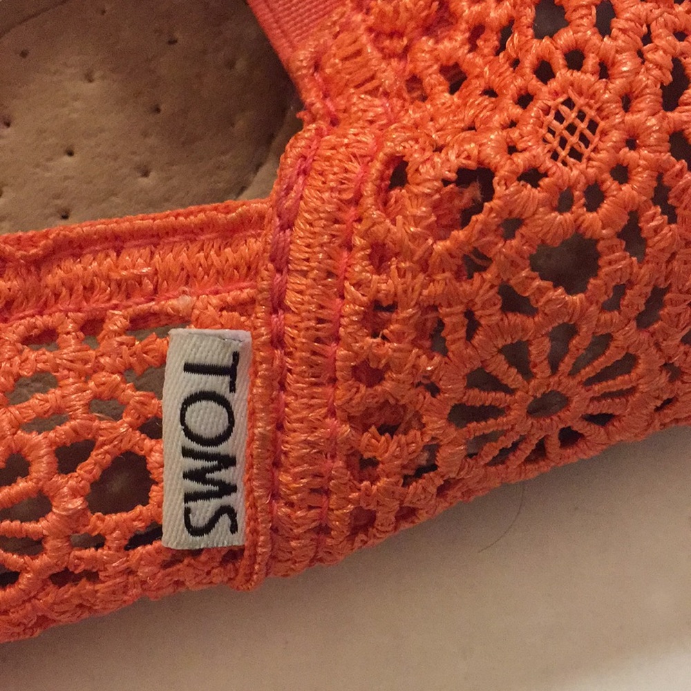 Coral Lace Eyelet TOMS with dust bag comfy sexy - Picture 6 of 8